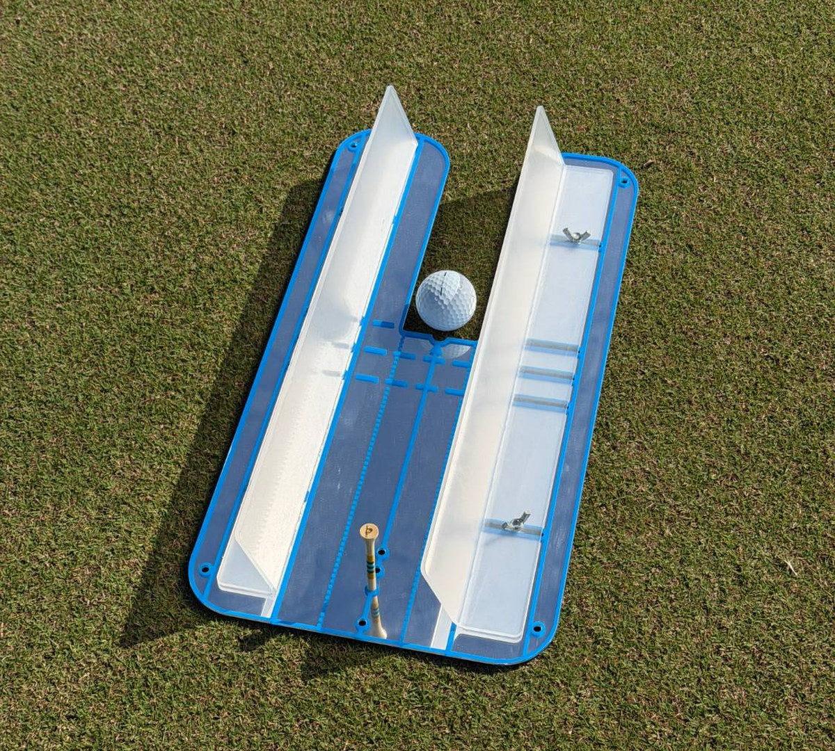 Putting Mirror Pro top-down view showing the mirror, alignment lines and gates